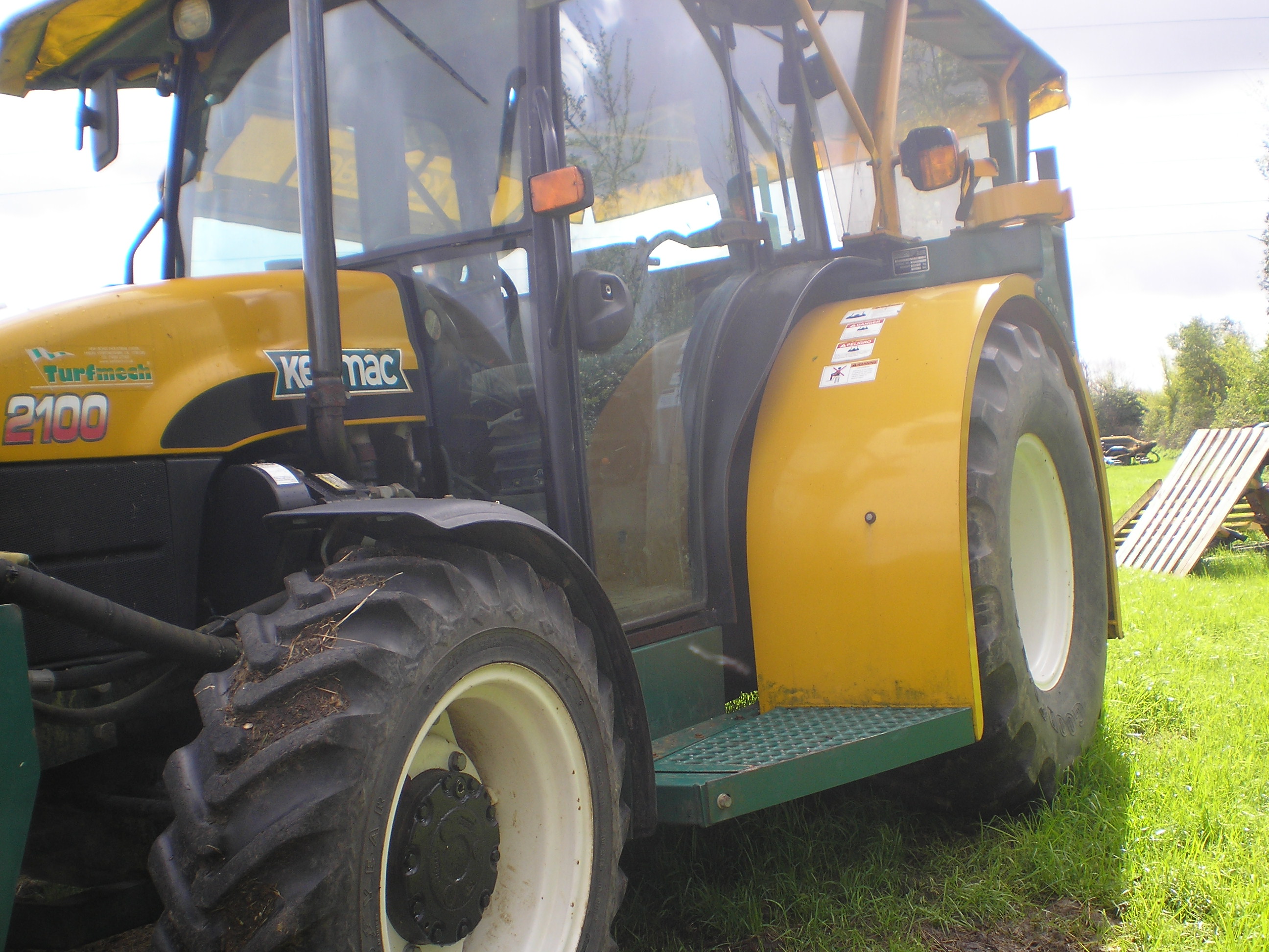 KESMAC 2100 24. NOW SOLD Turf machinery for sale