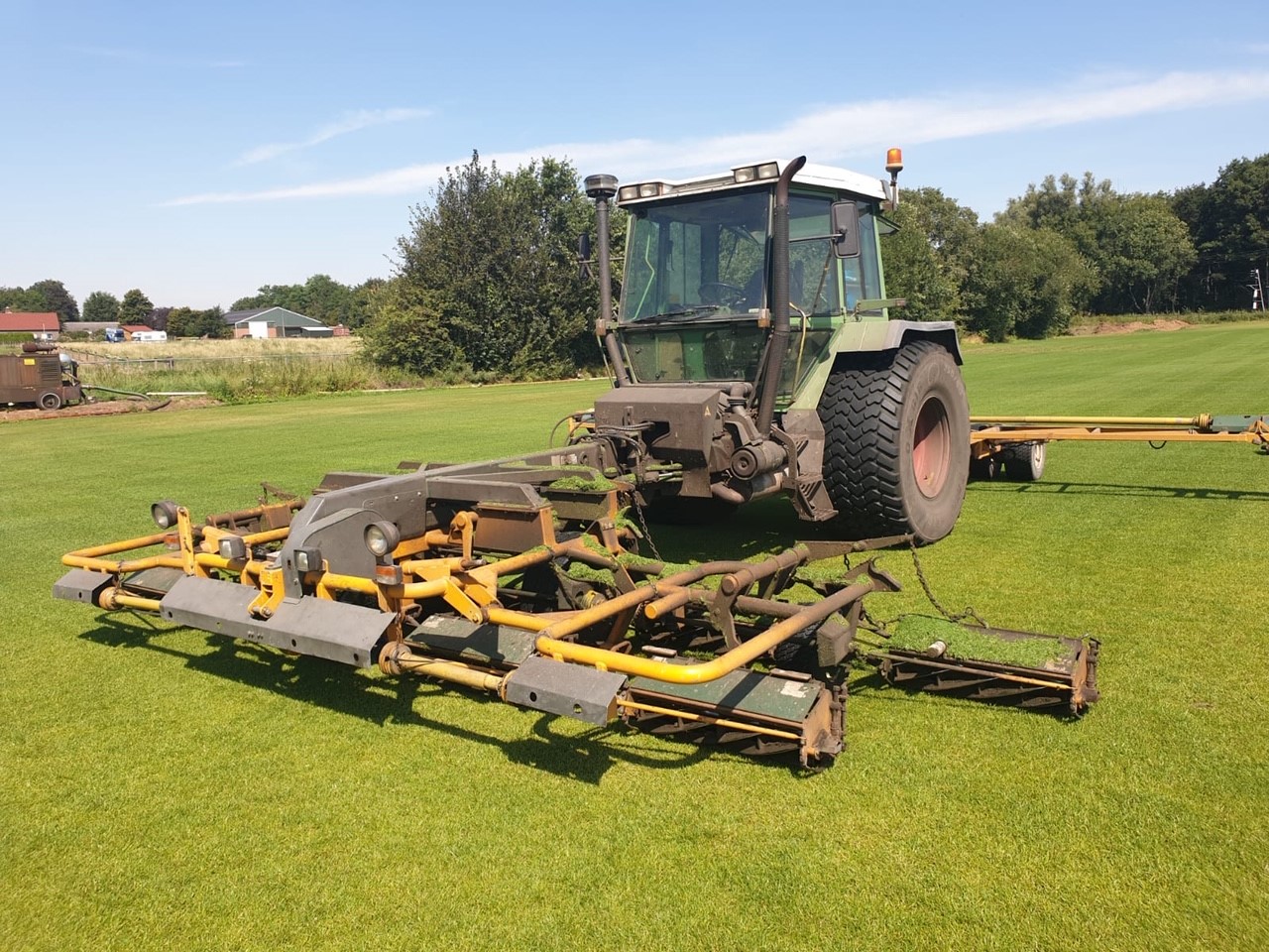 Fendt 395 with 9 gang Kesmac Turf machinery for sale