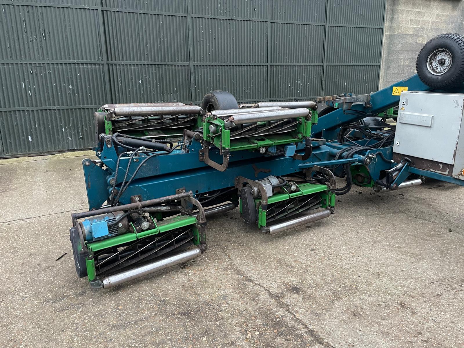 2007 Leijenaar Green Zizzor 10.5 metre electric cylinder mower. for sale